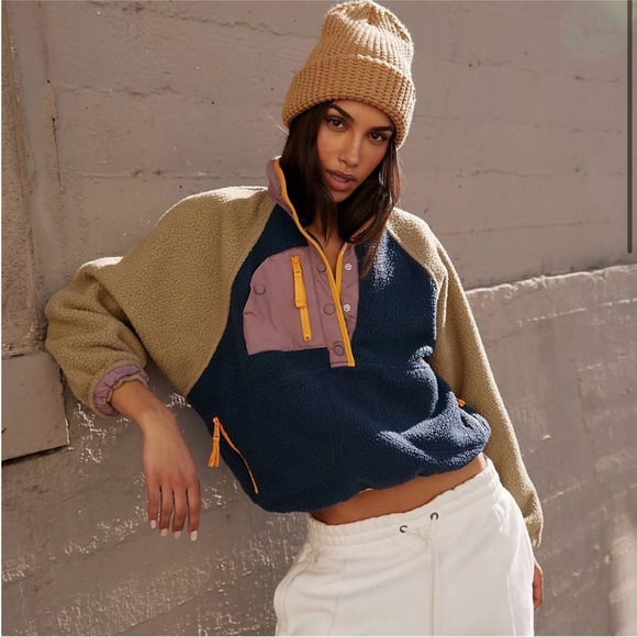 Free People Jackets & Blazers - Free People New Hit The Slopes Fleece Colorblock Pullover in Midnight Navy XL